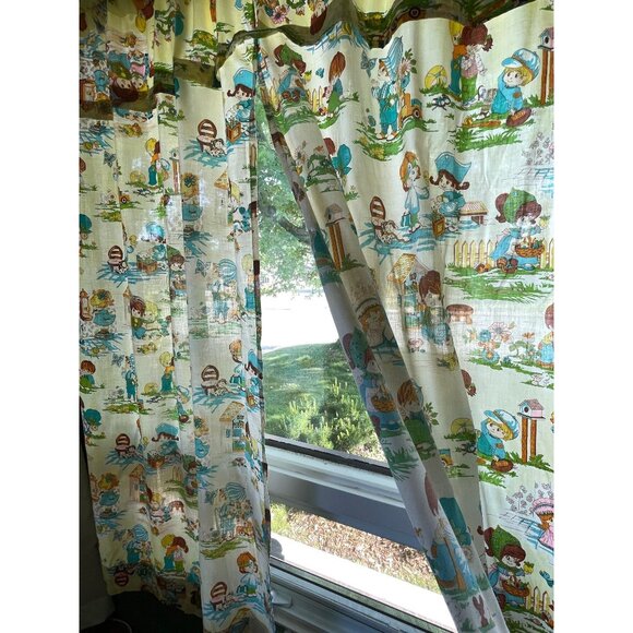Vintage 70s double curtains, juvenile print, ruffled panels, gender neutral room - Picture 3 of 10